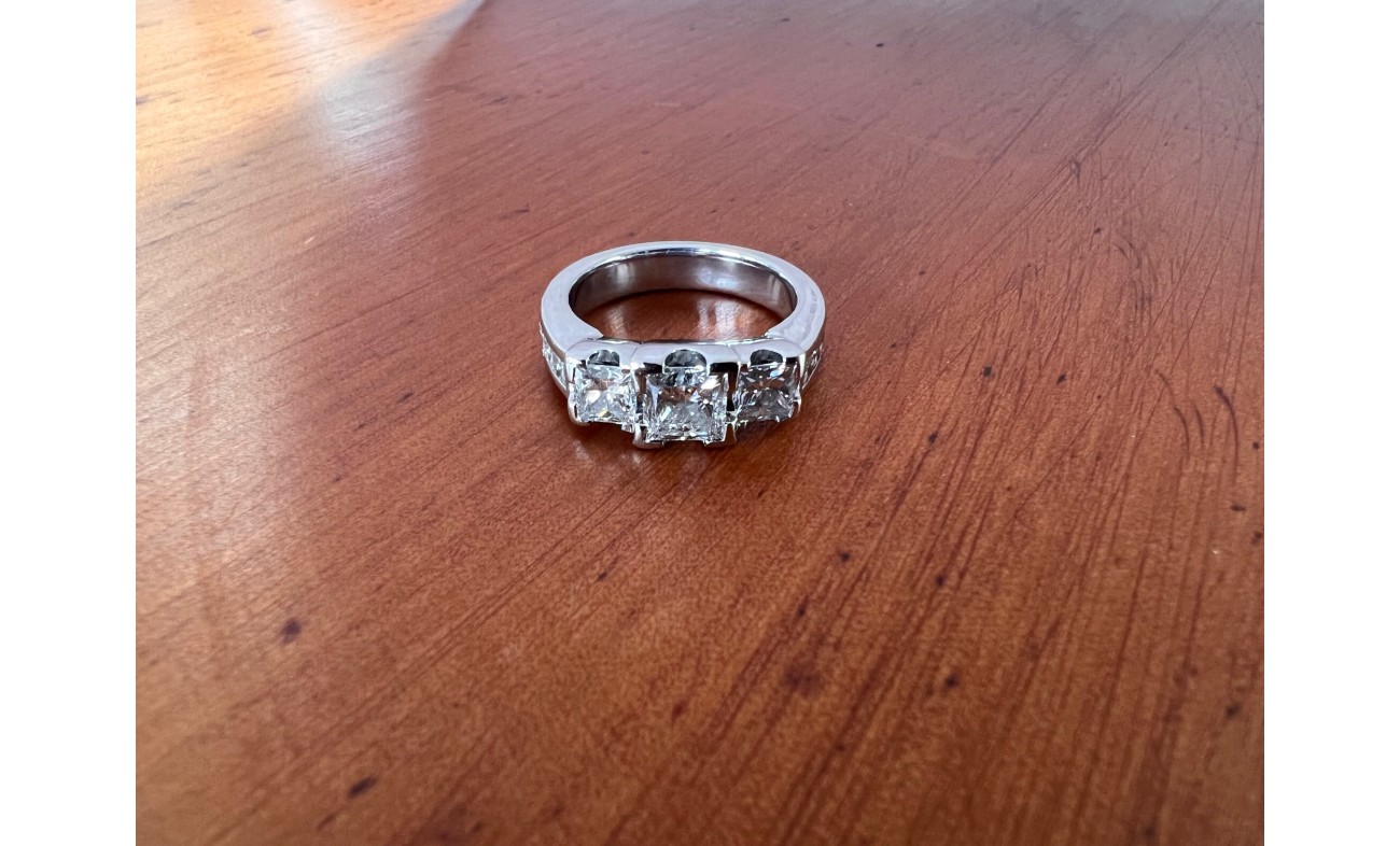 2 carat white sapphire ring