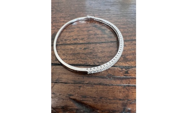 Diamond snap bangle top view