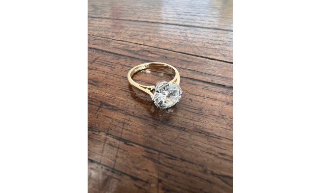 Diamond solitaire 18k gold