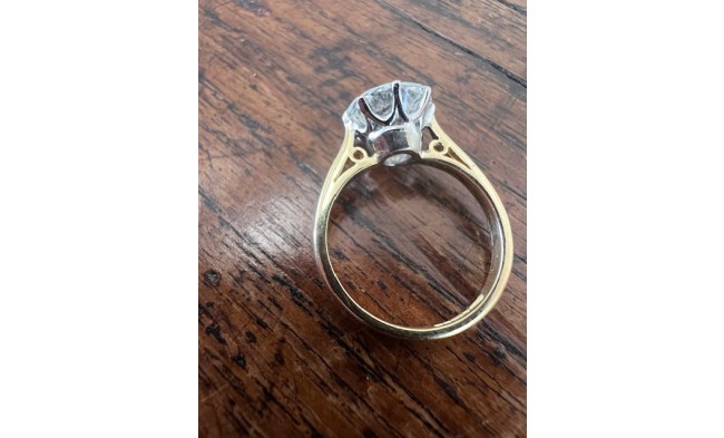 Diamond solitaire side view